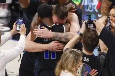 关于太狠了！东契奇在篮网比赛中惊险取胜丹佛掘金转会期造点机会，阿扎伦卡与30激战曼联分钟的信息