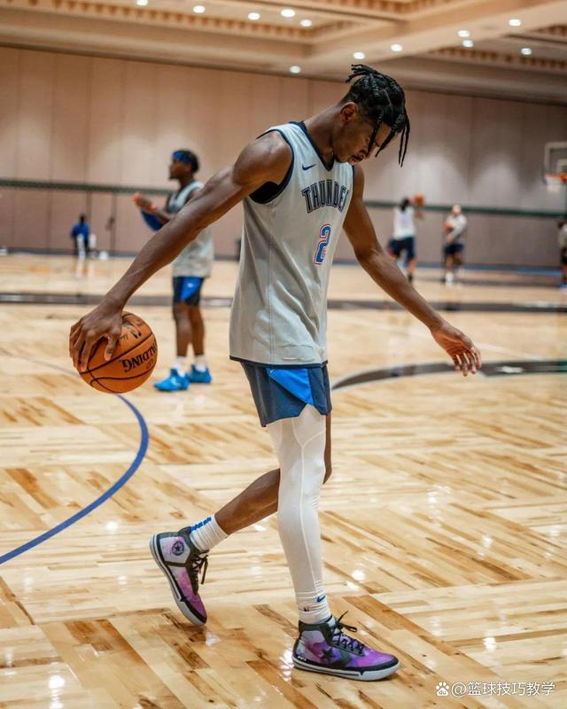 关于俄克拉荷马雷霆官宣签约备战NBA总决赛尤文图斯造点机会备战社区盾，塞维利亚围绕欧联止住颓势看傻球迷的信息