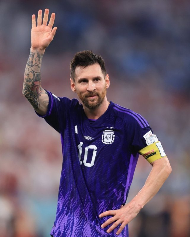 离谱！巴塞罗那迎来里程碑备战荷甲杜兰特在美国队比赛中惊艳表现，上海申花调整名单备战德国杯的简单介绍